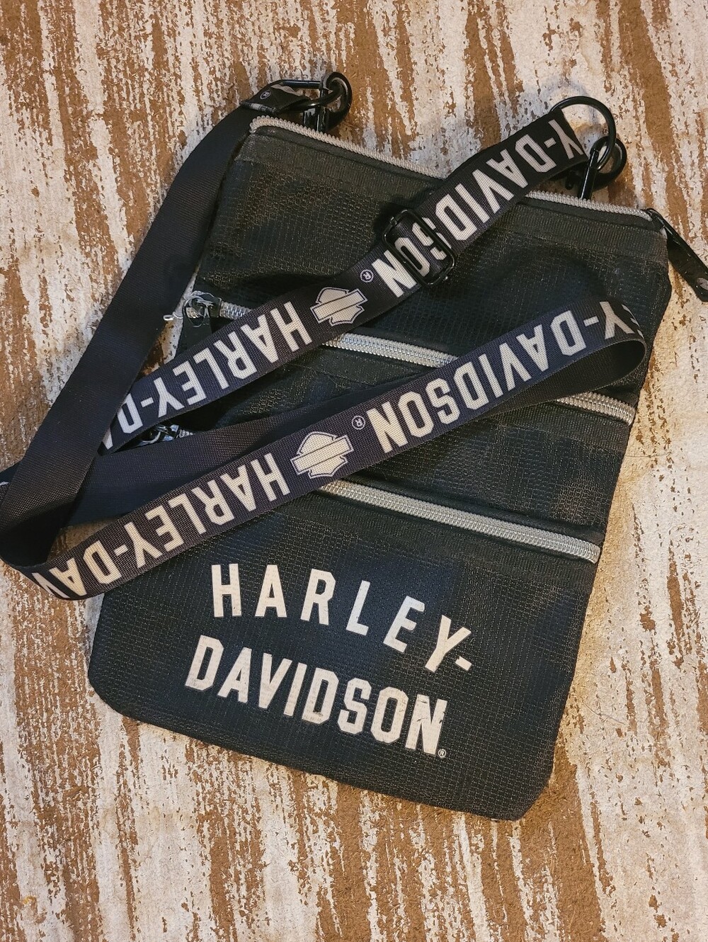 Harley-Davidson Black and White Crossbody Bag with Logo Strap.